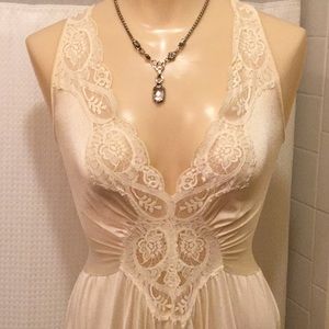 VTG Vintage Olga Negligee Medium Candlelight Lace